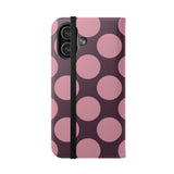 Etui-portfel z wegańskiej skóry na iPhone 17 – wzór Pink Plum Polka Dot