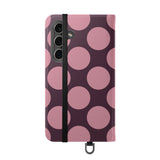 Etui portfelowe z wegańskiej skóry do Samsung Galaxy S24 – wzór w kropki Pink Plum Polka Dot
