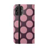 Etui-portfel z wegańskiej skóry na iPhone 16 Plus – wzór Pink Plum Polka Dot