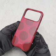 Large Polka Dots, Crimson Red - Tough Etui na iPhone z MagSafe